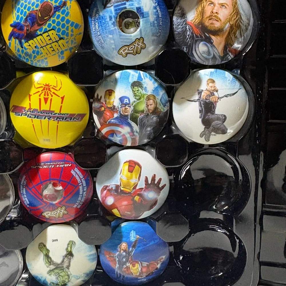 Folder containing 33 Roxx Buttons. - Picture 4 of 7